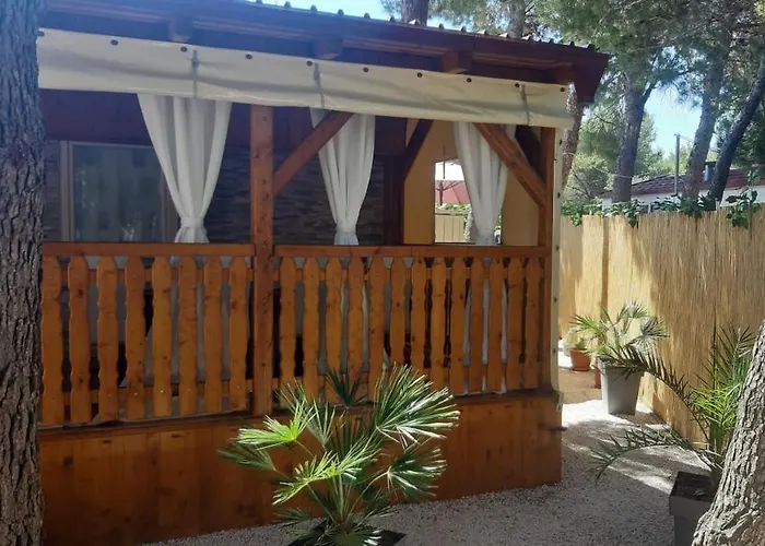 Mobile Lucan База отдыха Драге