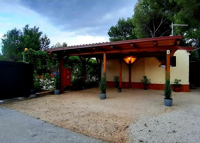 Mobile Lucan База отдыха 5*